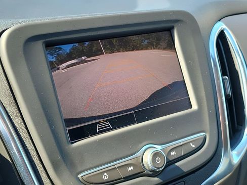 Used 2024 Chevrolet Equinox LT image 19