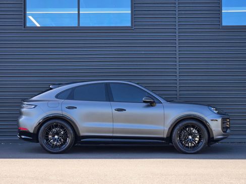 Certified 2025 Porsche Cayenne GTS AWD/4WD image 8