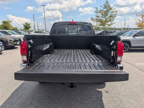 Used 2022 Toyota Tacoma SR5 RWD image 13