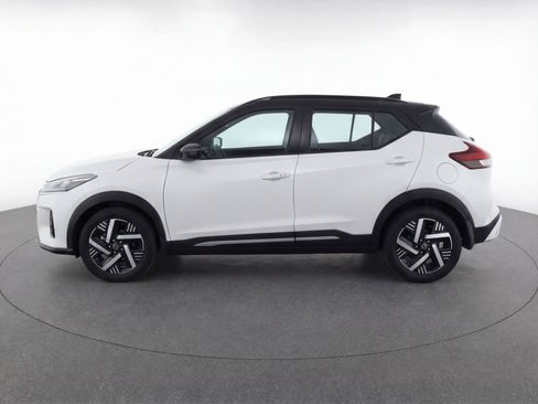 Used 2025 Nissan Kicks SV image 5