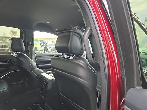 Used 2024 Jeep Wagoneer Series II image 90