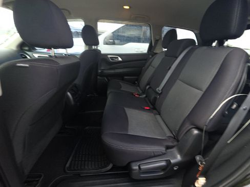 Used 2018 Nissan Pathfinder SV image 10