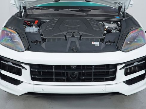 Used 2024 Porsche Cayenne S w/ Premium Package Plus image 8