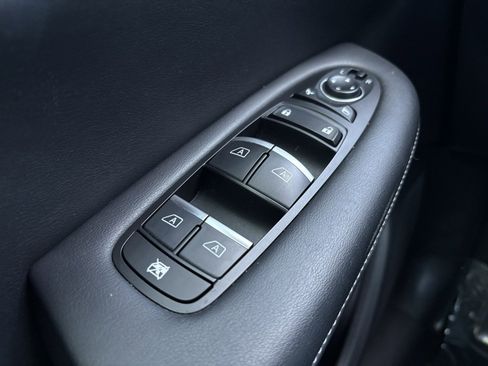 Used 2023 INFINITI QX55 Essential w/ Accent Package image 12