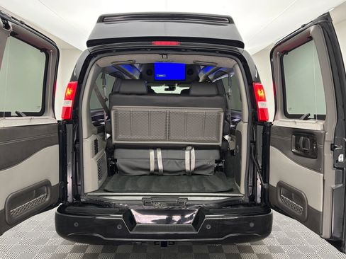 Used 2020 GMC Savana 2500 Extended w/ Enhanced Convenience Package RWD image 10