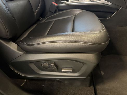 Used 2020 Ford Explorer XLT w/ Equipment Group 202A image 28