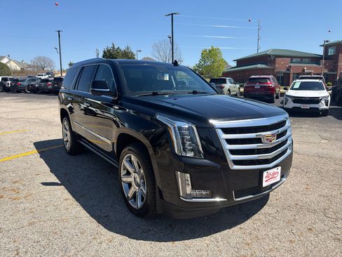 Used 2019 Cadillac Escalade Premium Luxury image 3