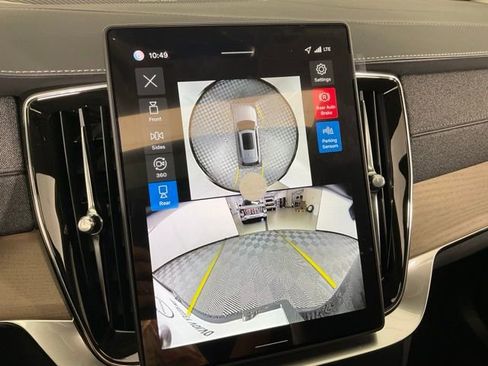 New 2026 Volvo XC90 B6 Plus w/ Protection Package Premier image 12