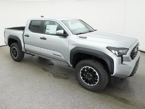 Certified 2025 Toyota Tacoma TRD Off-Road image 13