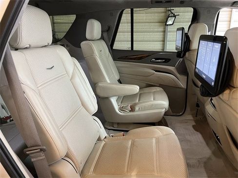 Used 2021 Cadillac Escalade Sport Platinum image 31