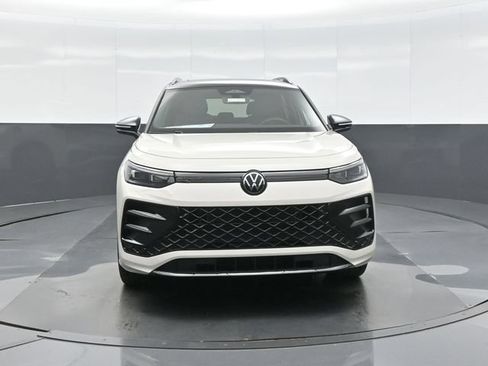 New 2026 Volkswagen Tiguan SE R-Line FWD image 2
