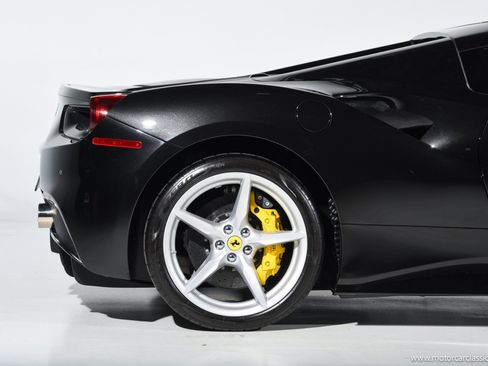 Used 2016 Ferrari 488 Spider RWD image 17