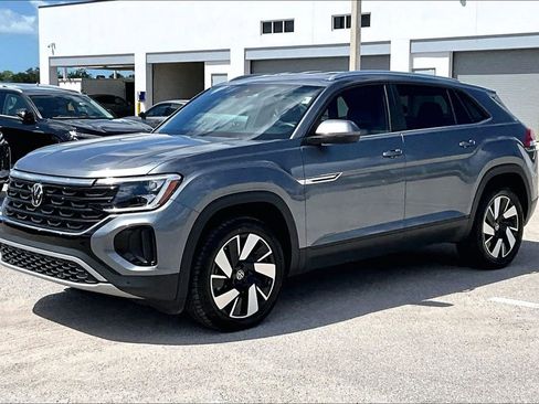 Certified 2025 Volkswagen Atlas Cross Sport SE FWD image 9