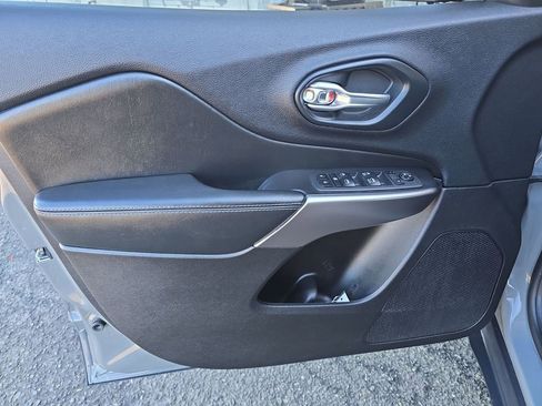 Used 2020 Jeep Cherokee Latitude Plus w/ Cold Weather Group image 24