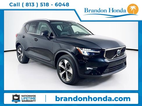 Used 2023 Volvo XC40 B5 Plus w/ Driver Assist Package AWD/4WD image 1