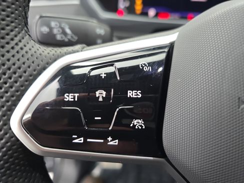 Certified 2024 Volkswagen Tiguan SEL R-Line image 17