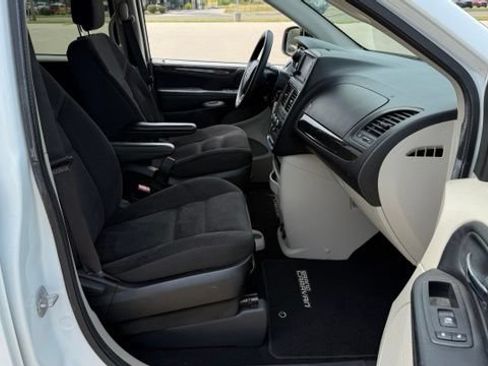 Used 2019 Dodge Grand Caravan SE w/ UConnect Hands-Free Group FWD image 20