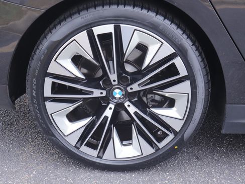 Certified 2025 BMW 530i image 40