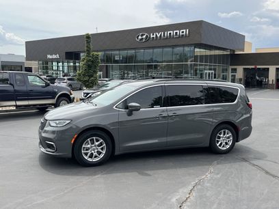 Used 2022 Chrysler Pacifica Touring-L