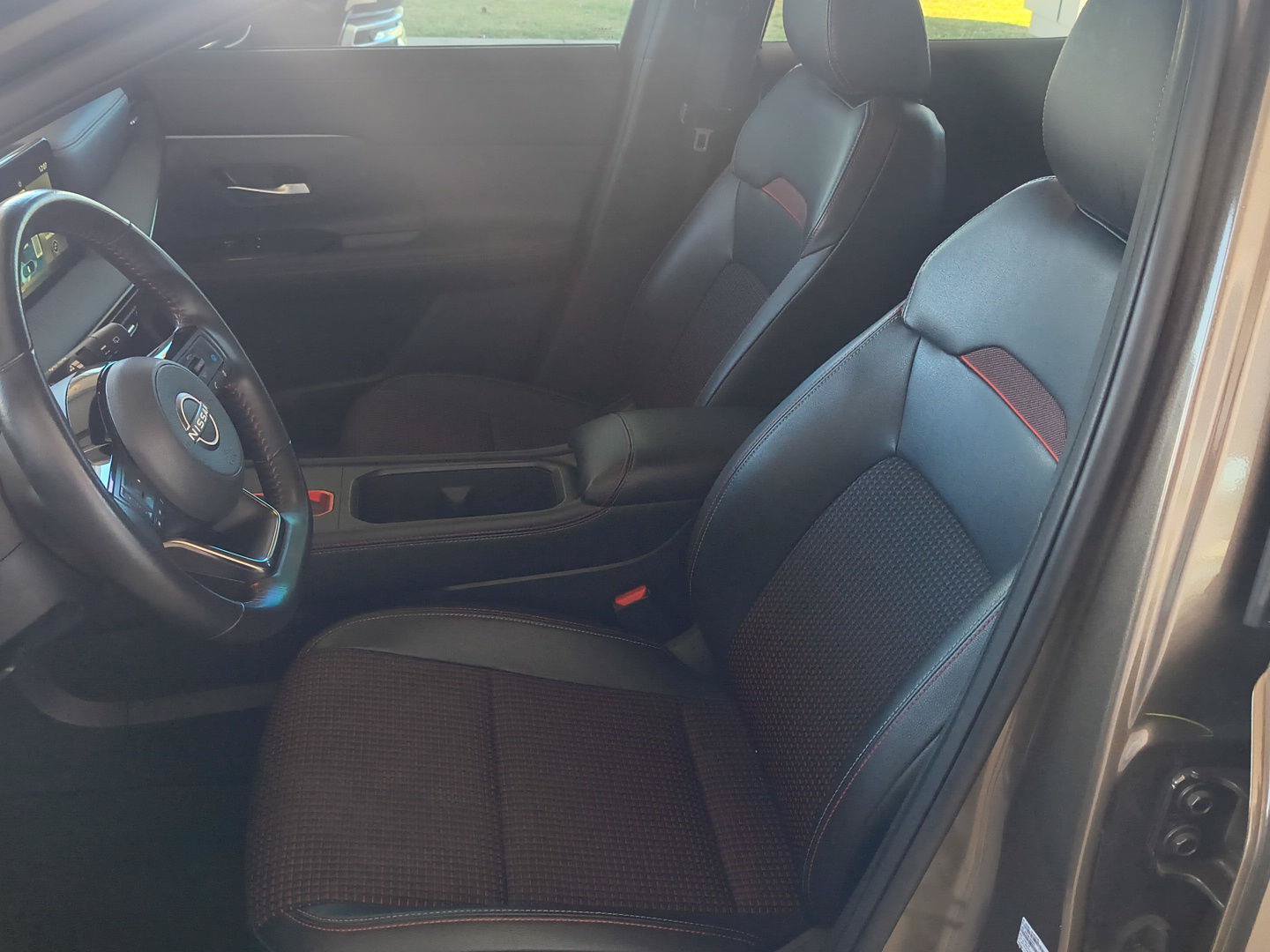 Used 2025 Nissan Kicks SR FWD image 28