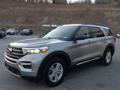 Used 2021 Ford Explorer XLT w/ Equipment Group 202A image 8