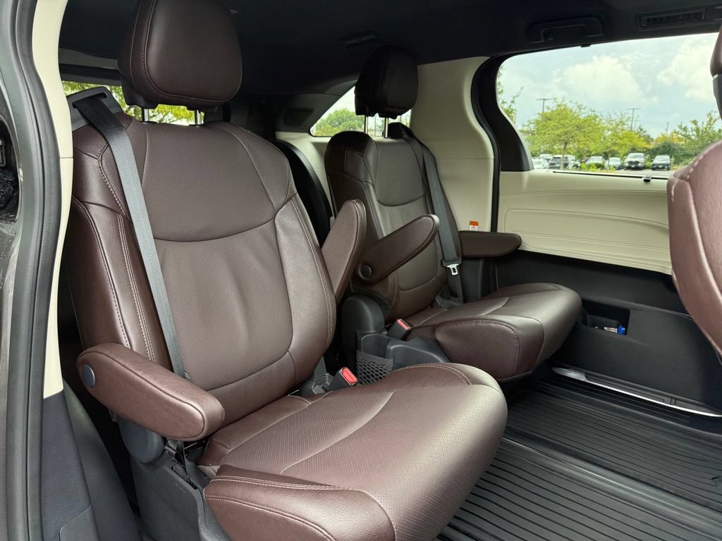 Used 2024 Toyota Sienna Platinum AWD/4WD image 19