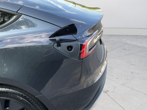 Used 2025 Tesla Model 3 Long Range AWD/4WD image 29