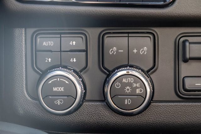 Used 2026 GMC Yukon AT4 w/ AT4 Premium Plus Package AWD/4WD image 35