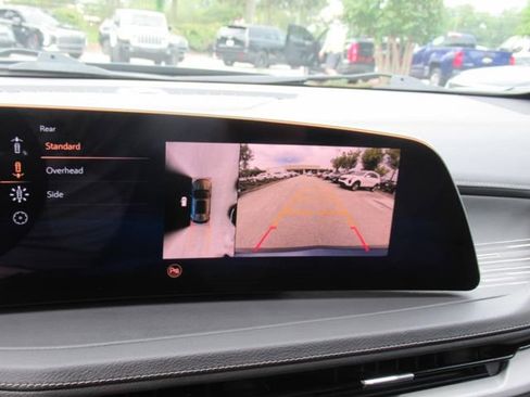 Certified 2025 Cadillac XT4 Premium Luxury image 24