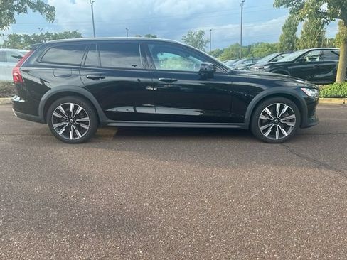 Used 2021 Volvo V60 T5 Cross Country w/ Climate Package AWD/4WD image 2