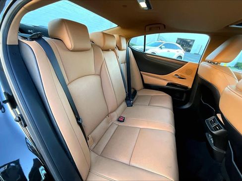 Used 2024 Lexus ES 300h w/ Premium Package image 21