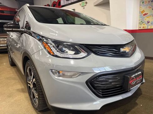 Used 2020 Chevrolet Bolt Premier w/ Infotainment Package FWD image 59