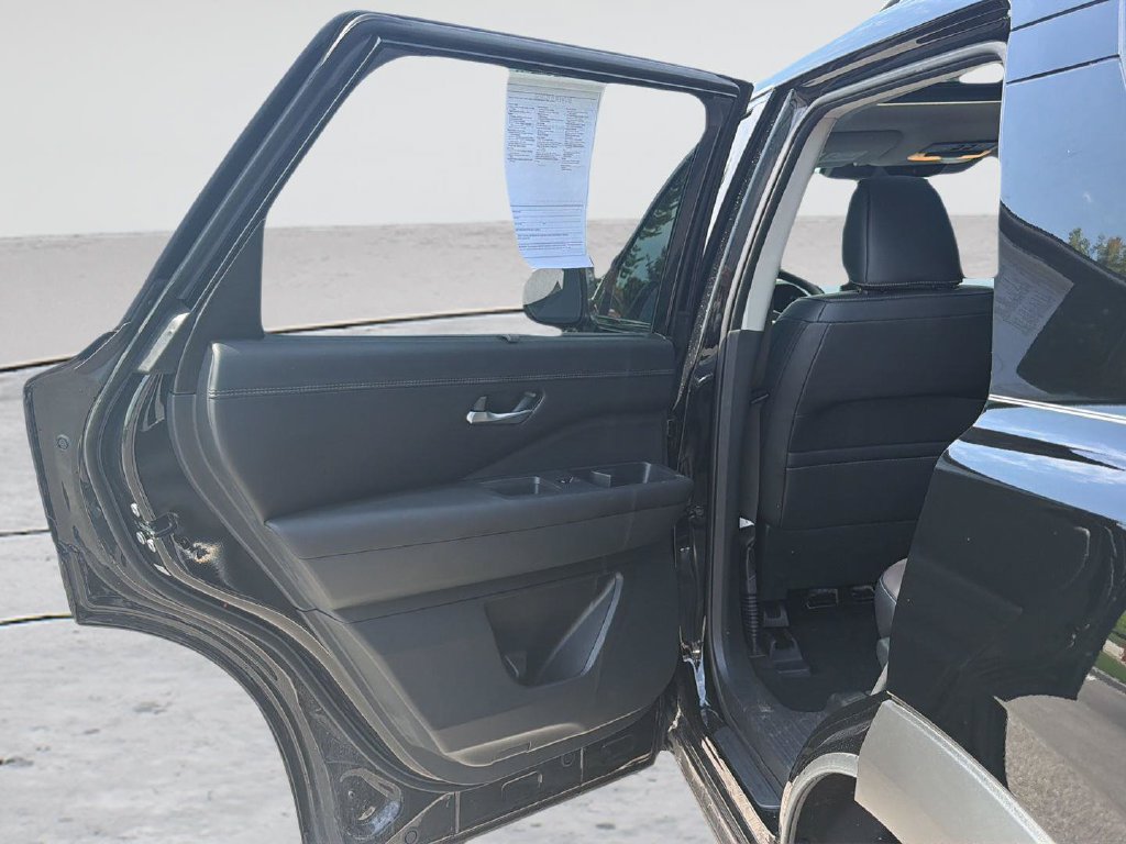 Used 2025 Nissan Pathfinder Platinum AWD/4WD image 10