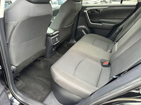 Used 2020 Toyota RAV4 LE AWD/4WD image 13