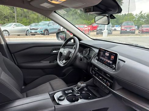 Used 2025 Nissan Rogue SV AWD/4WD image 12