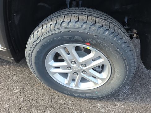 New 2025 Jeep Grand Cherokee Laredo image 32