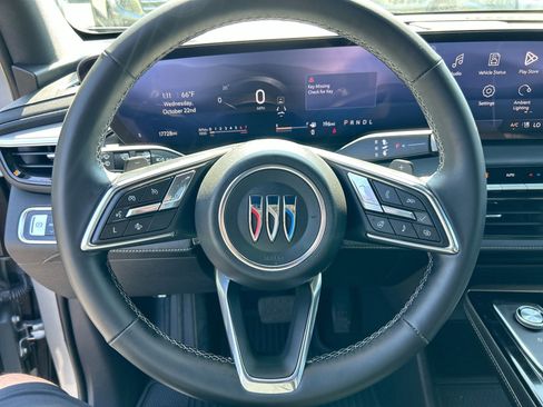 Used 2025 Buick Enclave Avenir image 19