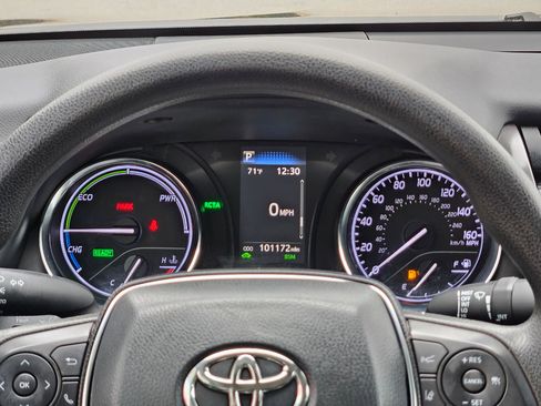 Used 2020 Toyota Camry LE image 16