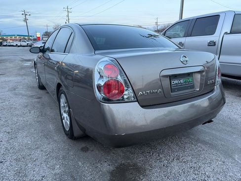 Used 2005 Nissan Altima 2.5 S w/ (S02) Side Airbags Pkg image 3