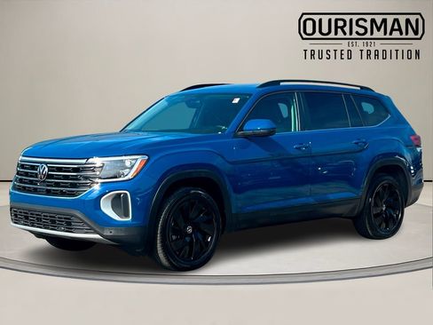 Certified 2025 Volkswagen Atlas SE w/ Panoramic Sunroof Package image 2