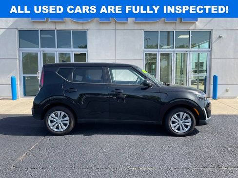 Used 2025 Kia Soul LX FWD image 4