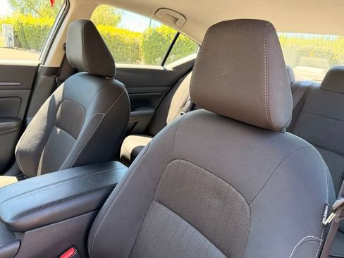 Used 2025 Nissan Altima 2.5 SV FWD image 11