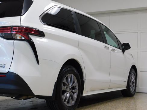 Used 2021 Toyota Sienna XLE image 85