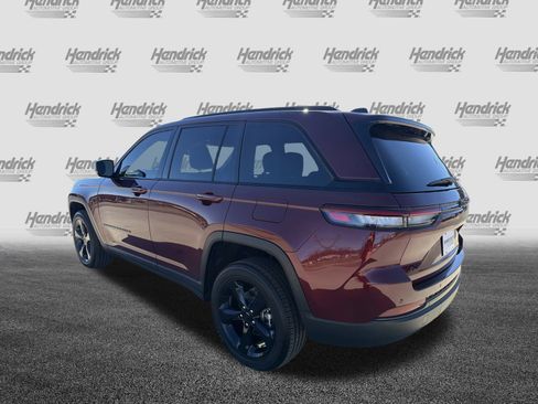 Used 2024 Jeep Grand Cherokee Altitude image 8