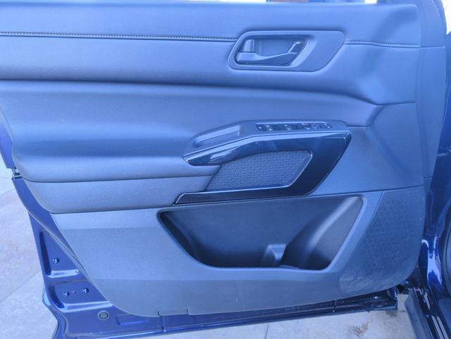 Used 2024 Nissan Pathfinder SV AWD/4WD image 11