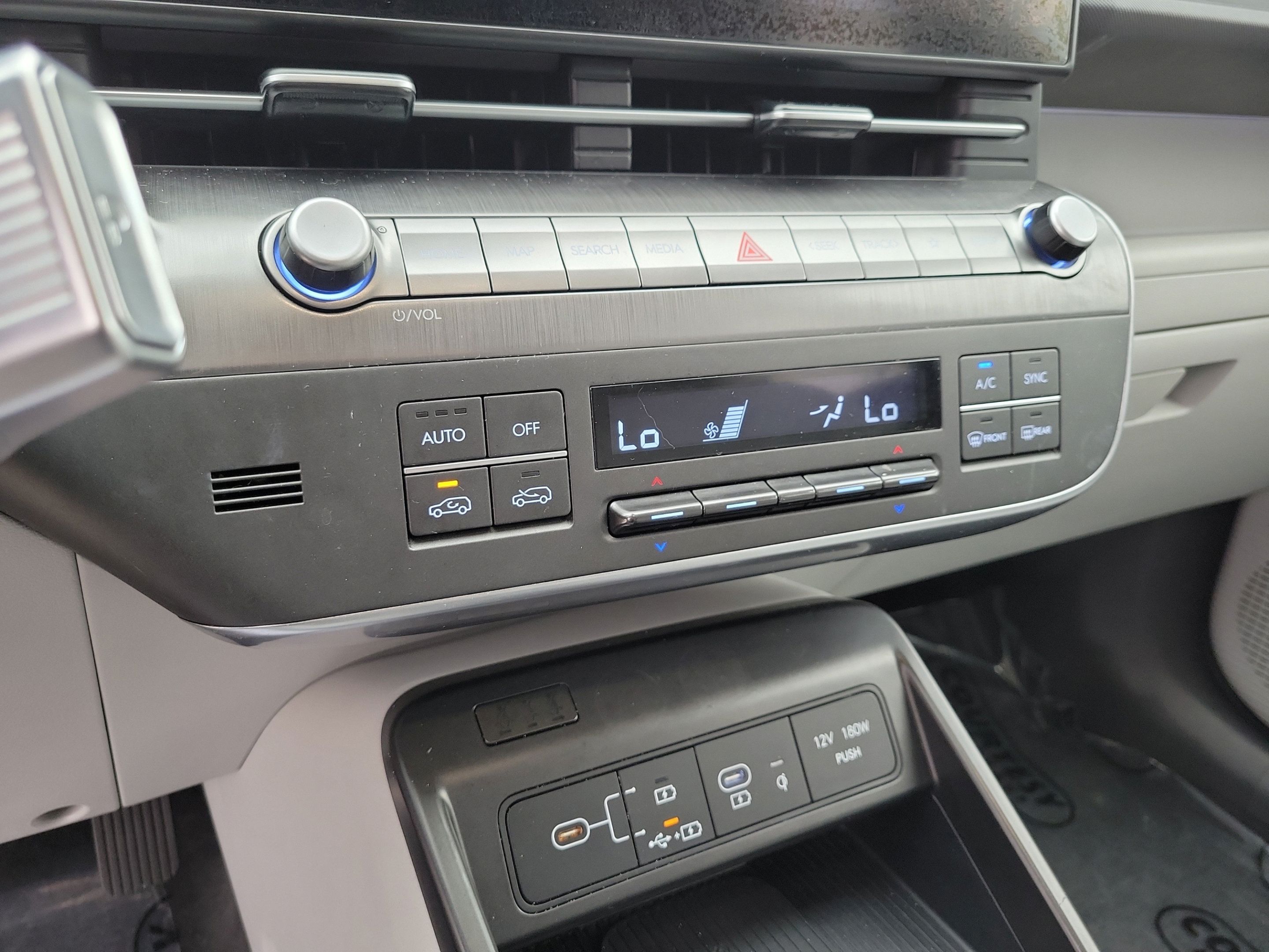 Used 2024 Hyundai Kona Limited FWD image 19