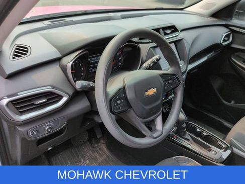 Used 2022 Chevrolet TrailBlazer LS AWD/4WD image 9