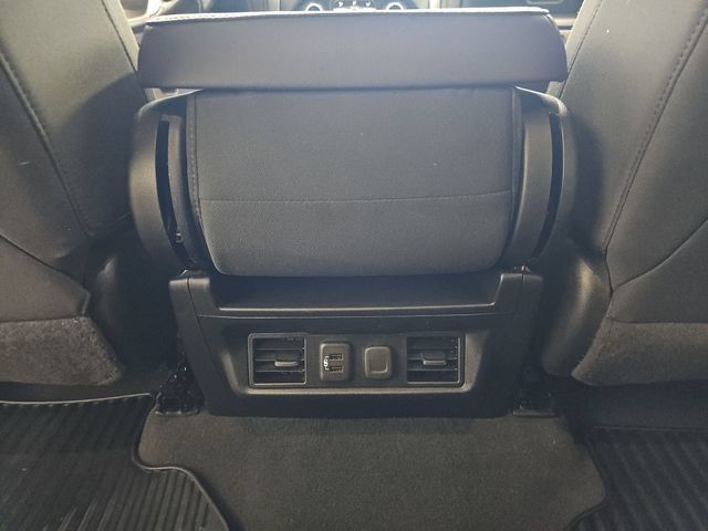 Used 2022 Chevrolet Silverado 1500 LT AWD/4WD image 39