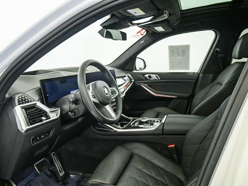 Certified 2024 BMW X7 xDrive40i w/ M Sport Package AWD/4WD image 18