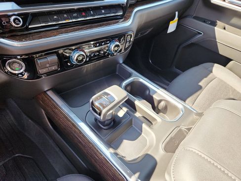 New 2026 GMC Sierra 1500 Elevation image 17